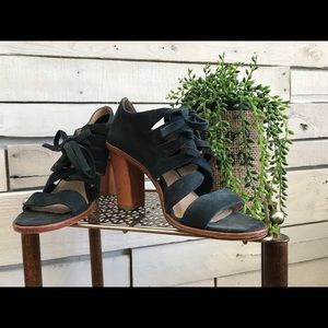 Frye chunky heeled black leather sandals